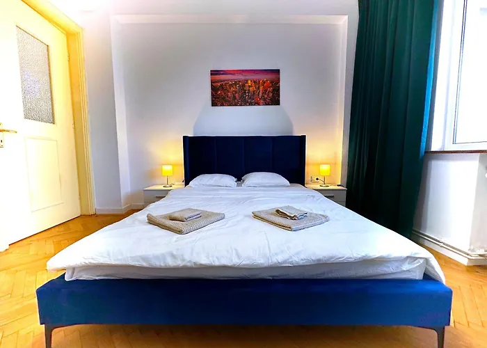 Ultracentral Apartment 4 Rooms - Old City Center -120 Square Meters -