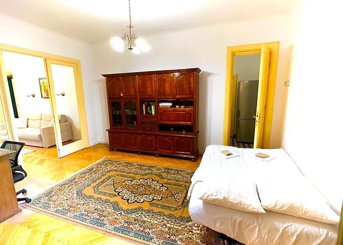 Ultracentral Apartment 4 Rooms - Old City Center -120 Square Meters -