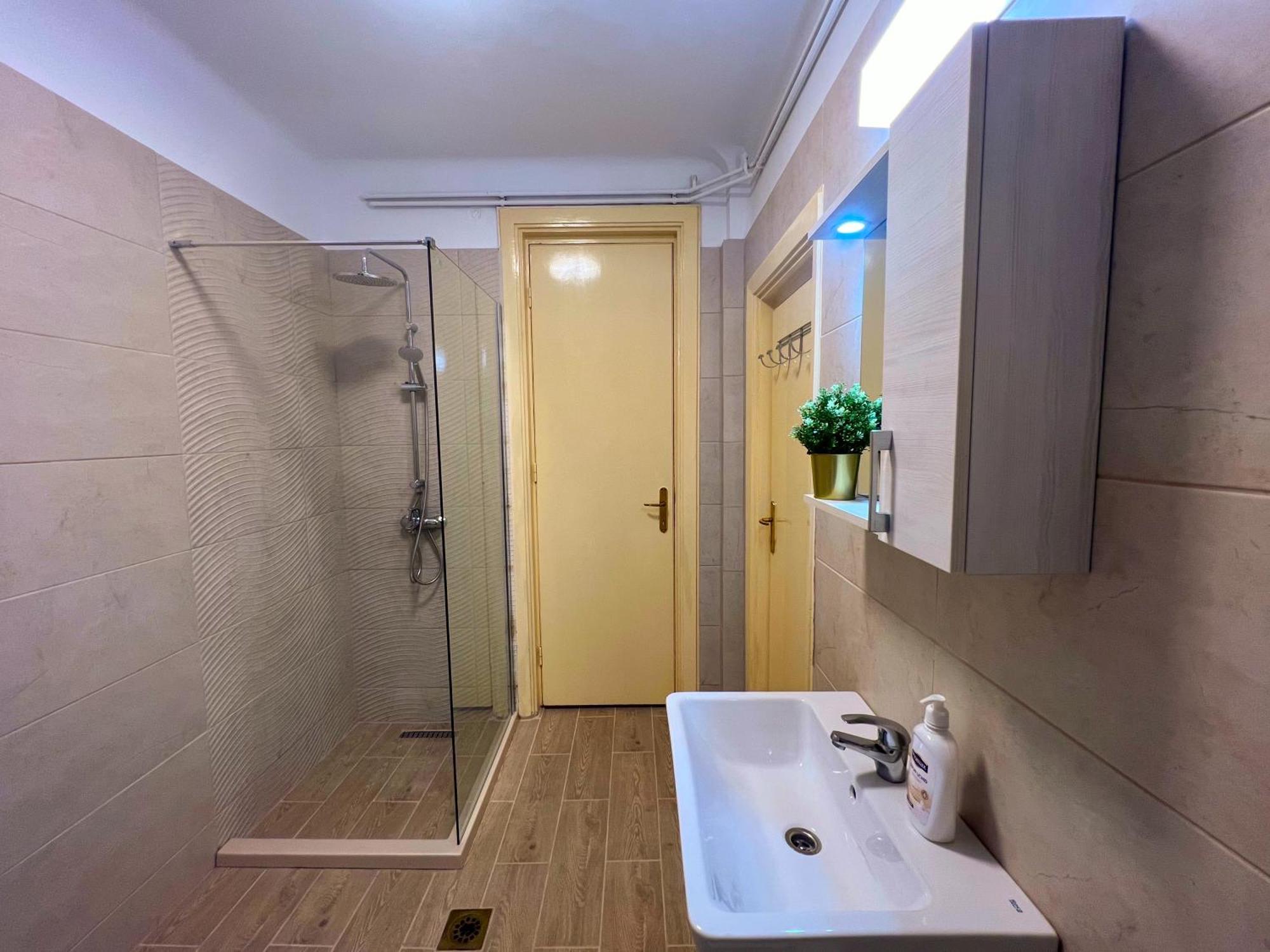 Ultracentral 4 - Old Center -120 Square Meters - * בוקרשט